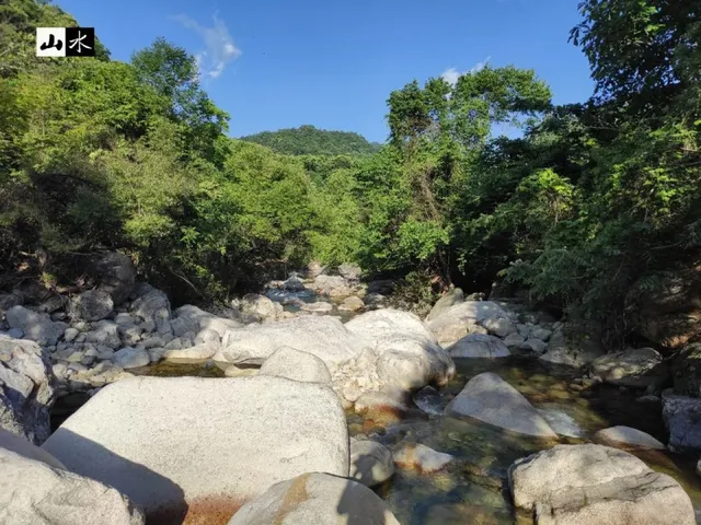 保护地村庄与远山